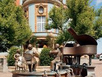 Rathaus mit Musikantenbrunnen (Bildnachweis: Touristinformation Donaueschingen, Fototeam Vollmer ) Rathaus mit Musikantenbrunnen (Bildnachweis: Touristinformation Donaueschingen, Fototeam Vollmer )