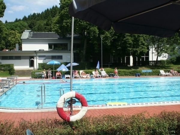 Freibad Wolfartsweier Copyright: (Mit freundlicher Genehmigung Dr. Wittemann - Pressebeauftragter des Frdervereins Freibad Wolfartsweier e.V.)